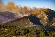 El fuego no da tregua en el Pico del Lobo y suma ya 2.000 hectáreas