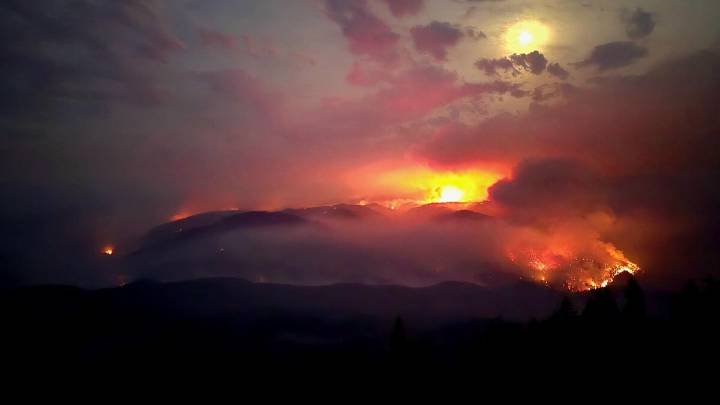 Emigrant Fire continues to grow, but upcoming weather could help slow it