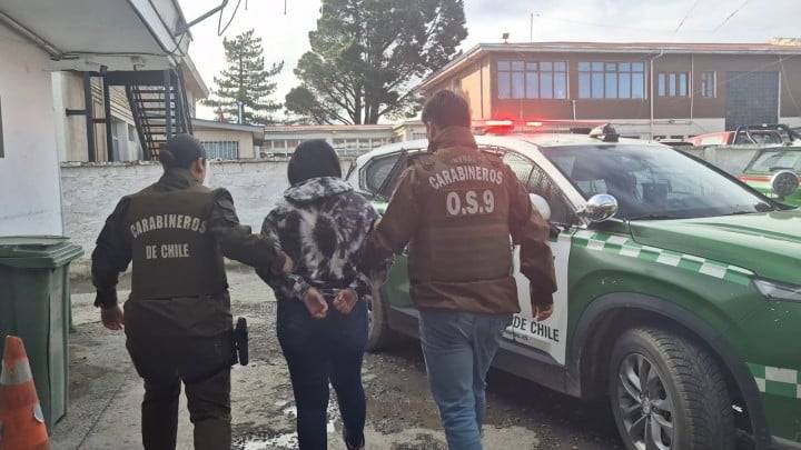Detienen a mujer en Puerto Natales por receptación de celular robado en Punta Arenas
