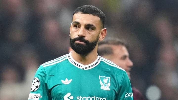 Galatasaray 1-0 Liverpool: Jamie Carragher says Arne Slot's side are not playing like a top team and calls for Florian Wirtz to come out of the side