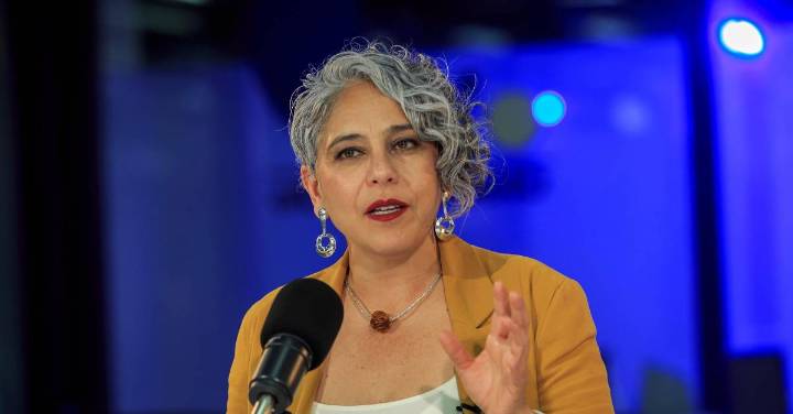 “Yo sé de donde vengo: he limpiado casas y he sido vendedora ambulante”: María J. Pizarro