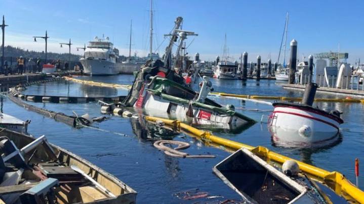 Coast guard responds to tugboat oil spill in Bremerton
