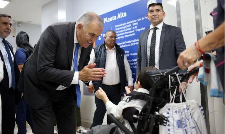 Jaldo entregó una silla postural a un niño con parálisis cerebral