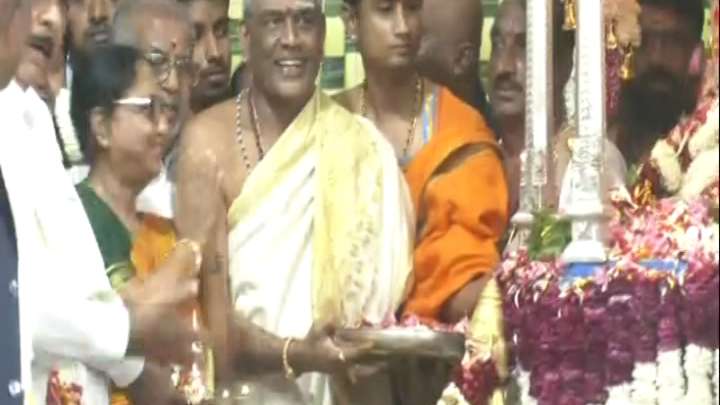 Booker Prize winner Banu Mushtaq inaugurates Dasara celebrations atop Chamundi Hills