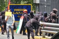 Vandalizan encapuchados UNAM en marcha contra 'porros'
