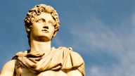 Marco Aurelio, emperador romano: "Lo que no beneficia al enjambre, tampoco beneficia a la abeja"