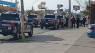Atacan a balazos a mujer en su camioneta; logra escapar ilesa