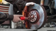 El truco para saber cuánta vida útil le queda a las pastillas de frenos de tu auto