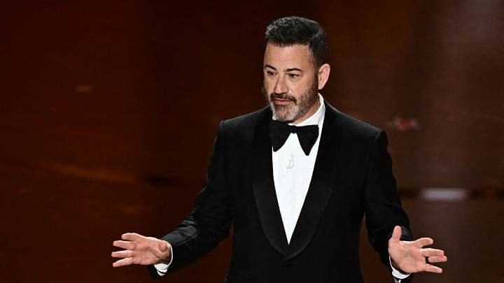 "La amenaza del gobierno de silenciar a un comediante que no le gusta al presidente es antiestadounidense": Jimmy Kimmel volvió a la TV y apuntó contra Trump