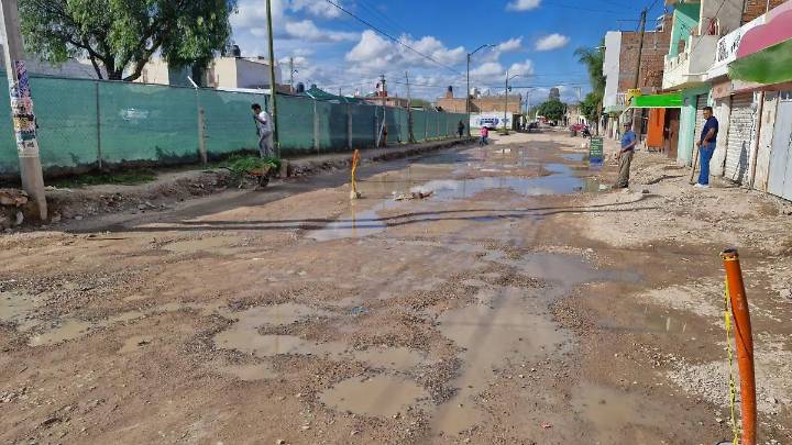 Denuncian abandono de la Seduvop en obras de Prolongación Moctezuma