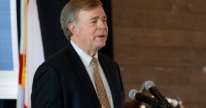 Huntsville Mayor Tommy Battle temporarily cancels proposed contract that would see city garbage trucks equipped with AI