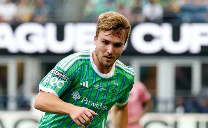 Sounders’ De La Vega breaks silence on his heated exchange with Messi at Leagues Cup final
