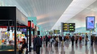Trabaja en el aeropuerto de Barcelona, ve a un niño solo y la razón que le dan los padres para dejarlo en tierra le preocupa: “No es normal”
