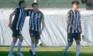 El “personaje” de Liniers: es peluquero a domicilio, pasea perros y es el bailarín del plantel