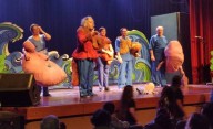 Niños de distintos merenderos estuvieron en el Teatro Auditórium
