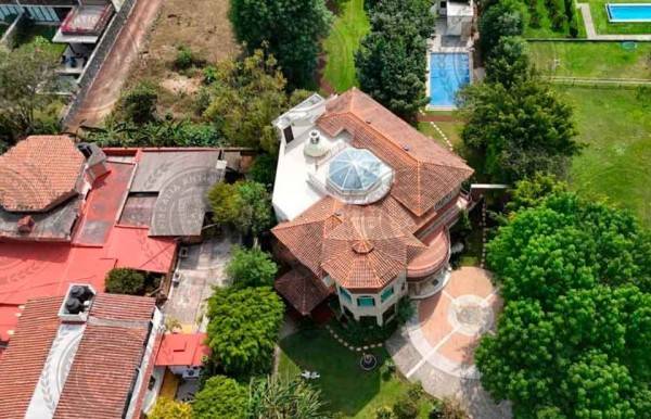 Asegura Fiscalía Anticorrupción del estado un complejo de lujo en Tepoztlán