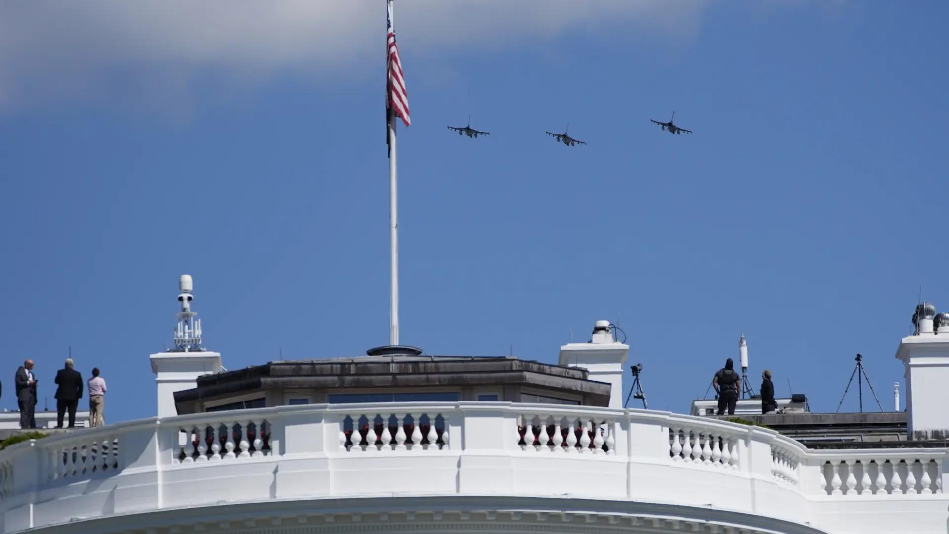 Trump recibe al presidente de Polonia con un sobrevuelo de cazas sobre la Casa Blanca