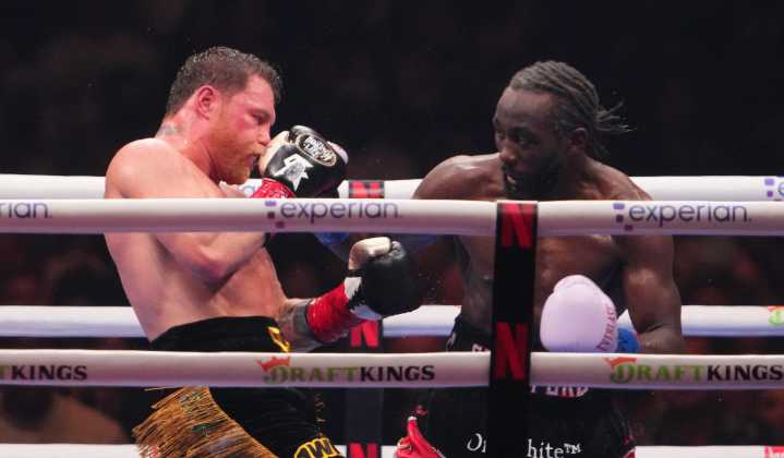 La razón por la que Terence Crawford le regresó sus cinturones a Canelo Álvarez