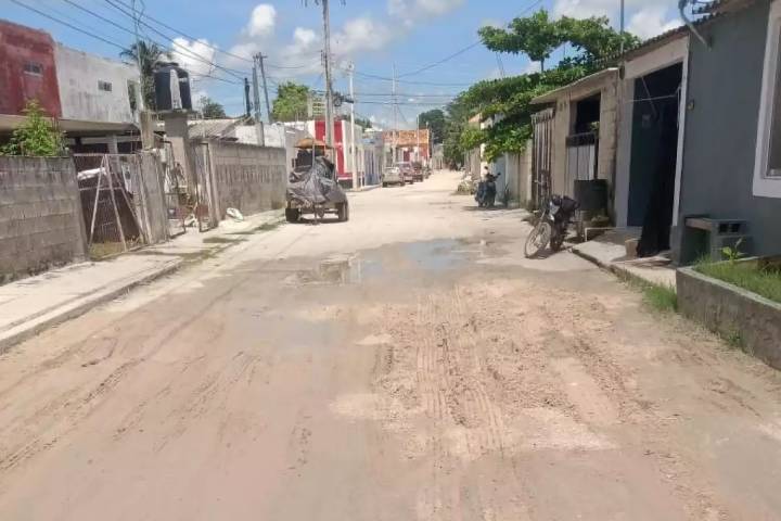 “Se han ponchado llantas y la gente se ha caído": Denuncian calles destrozadas en Sihochac, Champotón