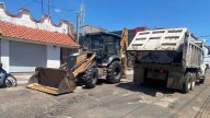 Reinician trabajos de bacheo en la calle Francisco Pérez, en Escuinapa