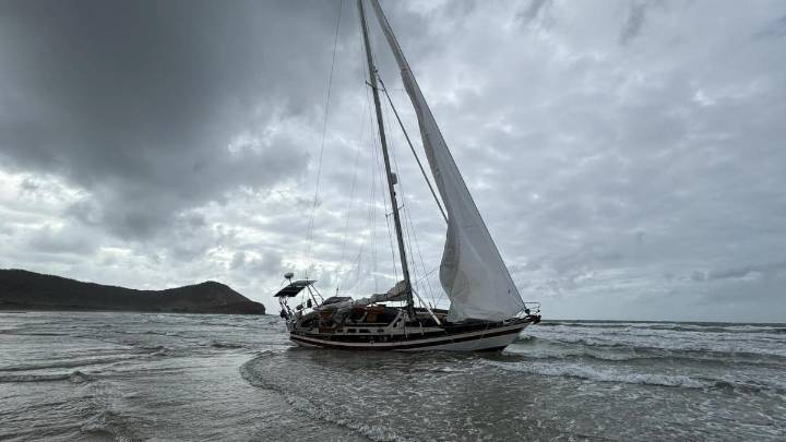 ‘Ocean Rambler’ boat travelling from Vanuatu to Australia beaches in Queensland, but American sailor not found