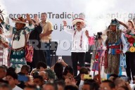 Entregan indígenas bastones de mando a nuevos Ministros