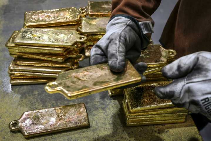 El precio del oro supera el récord de 3.500 dólares por onza