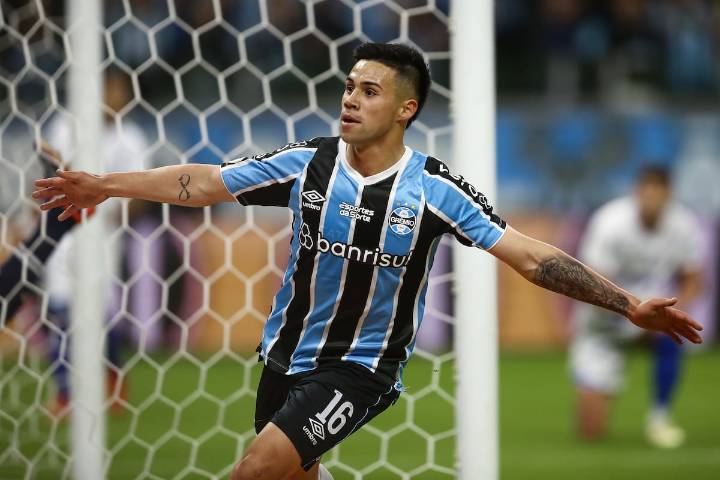 Alexander Aravena vuelve al gol en Brasil: así fue la anotación del chileno en el triunfo de Gremio