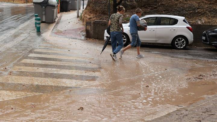 Aemet activa la alerta naranja por lluvias y tormentas en el litoral norte de Alicante este lunes