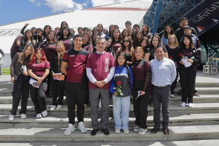 Jóvenes descubren su futuro en la Expo Universitaria 2025