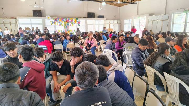 Talleres para la comunidad escolar de Santa María sobre problemáticas sociales