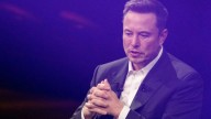 Elon Musk dice que el Reino Unido necesita un cambio de gobierno “revolucionario” en un mitin antimigrantes
