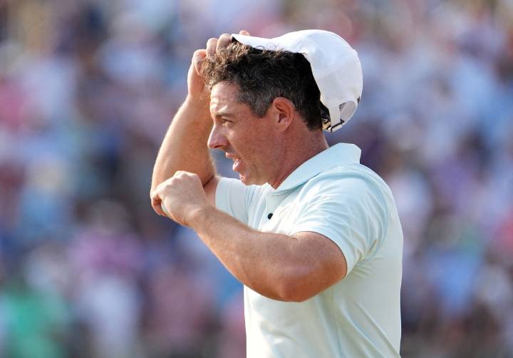 Tiger Woods Strongly Opposed by Golf Great Tom Watson in Ryder Cup Payment Dispute Tiger Woods supports Ryder Cup stipends with charity donations, but Tom Watson insists players should compete for pri