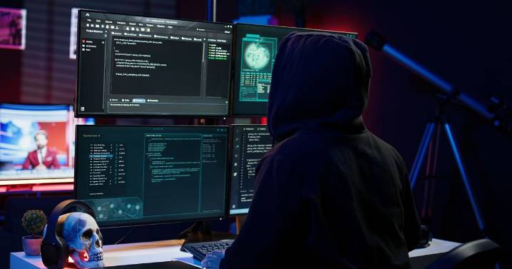 MI6 plan to recruit Russians as spies using 'dark web portal' as they say 'our door is open'