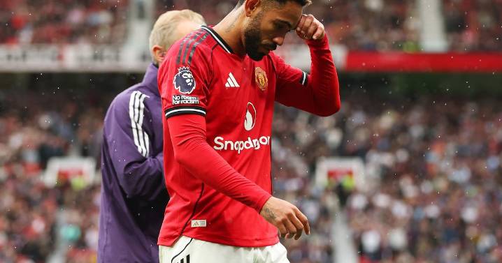 Matheus Cunha drops four-word Man United injury update amid Man City wait