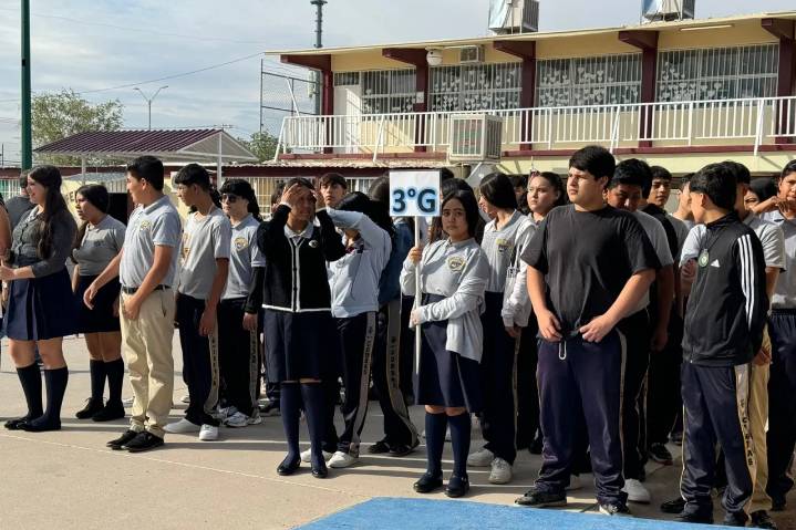 ¡De vuelta a clases! Casi 300 mil estudiantes inician ciclo escolar