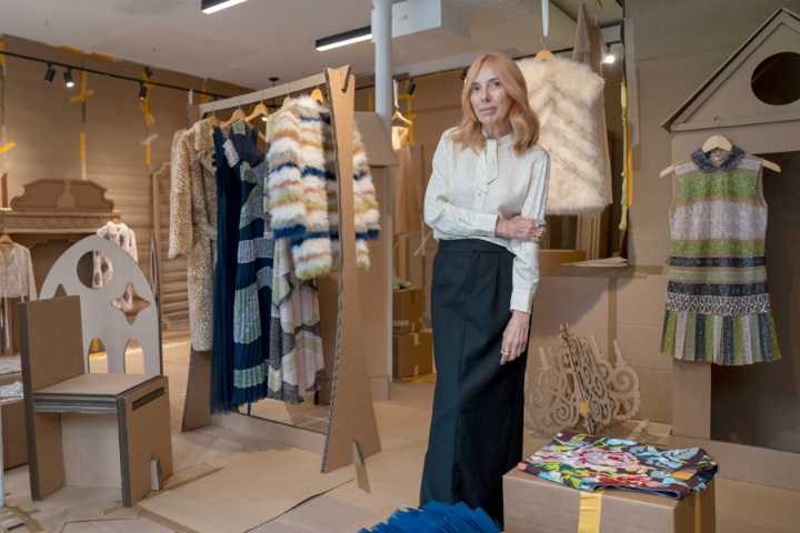 Teresa Helbig canaliza en Nueva York el lujo y rebeldía de un noble arruinado por la moda