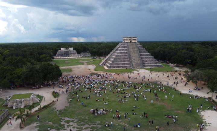 Rompe Chichén Itzá récord de afluencia en equinoccio de otoño