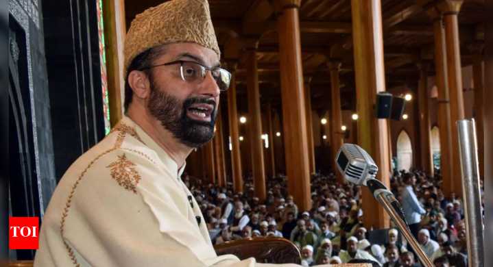 Mirwaiz allowed to visit Sopore for condolences to Prof Bhat's family