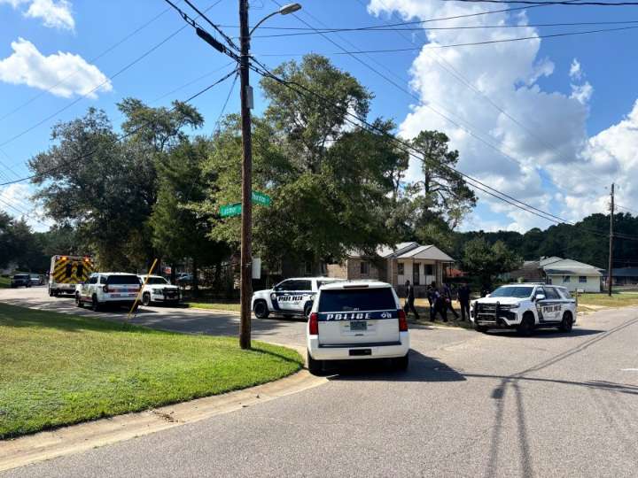 Man injured in Mobile stabbing 