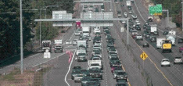 Crash closes all lanes of I-205 S near Vancouver