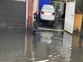 Inundaciones afectan de nueva cuenta a vecinos de Los Reyes