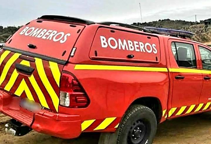 Bomberos del CPEI rescatan a una mujer tras un accidente en la EX