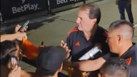 Hinchas ponen en aprietos a Néstor Lorenzo: video captó exigencia para juego con Bolivia