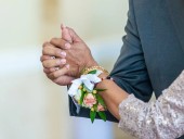 Groom collapses and dies during wedding dance with bride