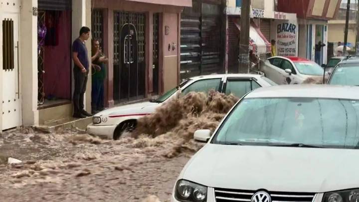 Lluvia torrencial provoca inundaciones y accidentes en La Piedad