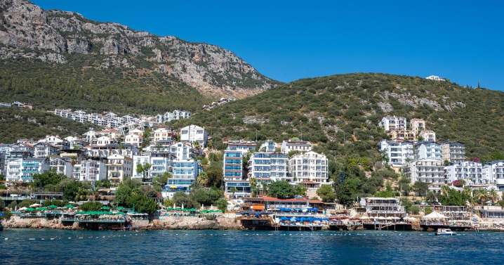 Woman travels to Turkey on holiday but is floored by price of trip