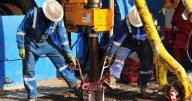 Producción petrolera de Pemex lejos de la meta de 1.8 millones de barriles