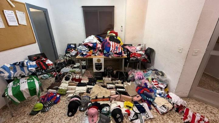La Policía Local de Alicante actúa contra el “top manta” a la espera de un convenio interpolicial