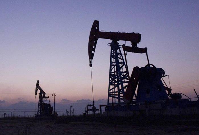 El petróleo de Texas cierra con una bajada del 1.7 %, hasta los $62.37 el barril